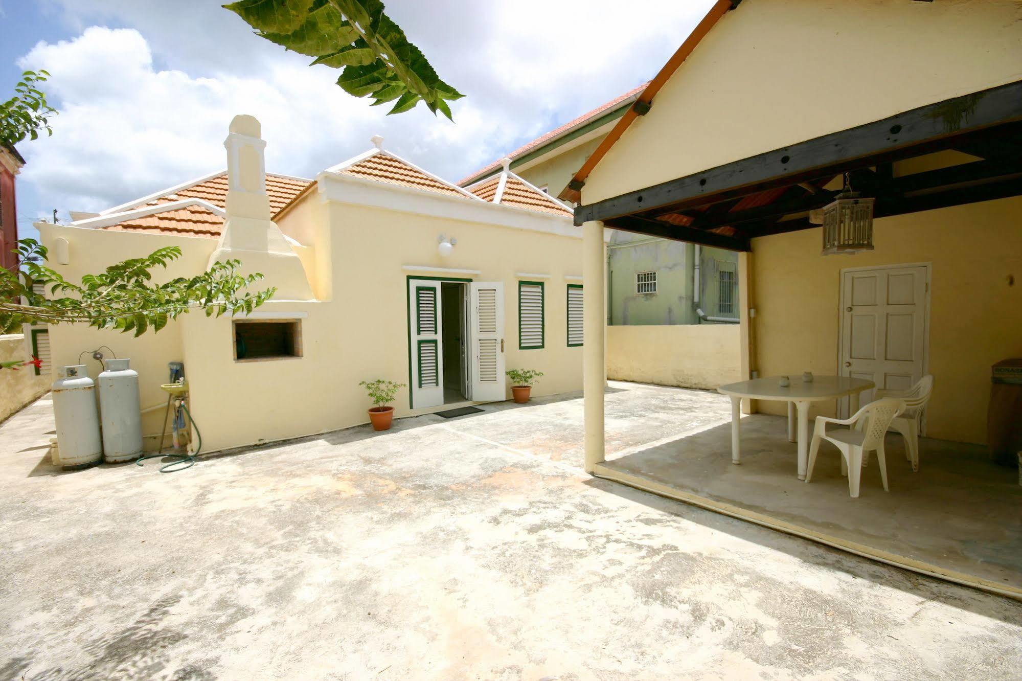 Poppy Hostel Curacao Willemstad Exterior foto